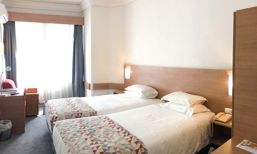 Image 3: ✈ PORTUGAL | Lisbonne - Hotel Flamingo 3*, 2 nuit - City break