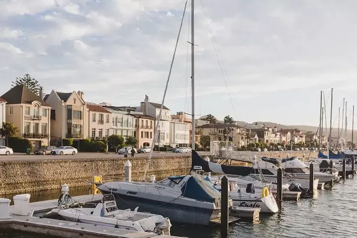 San Francisco: Surrey Ride Along the Scenic Marina Waterfront