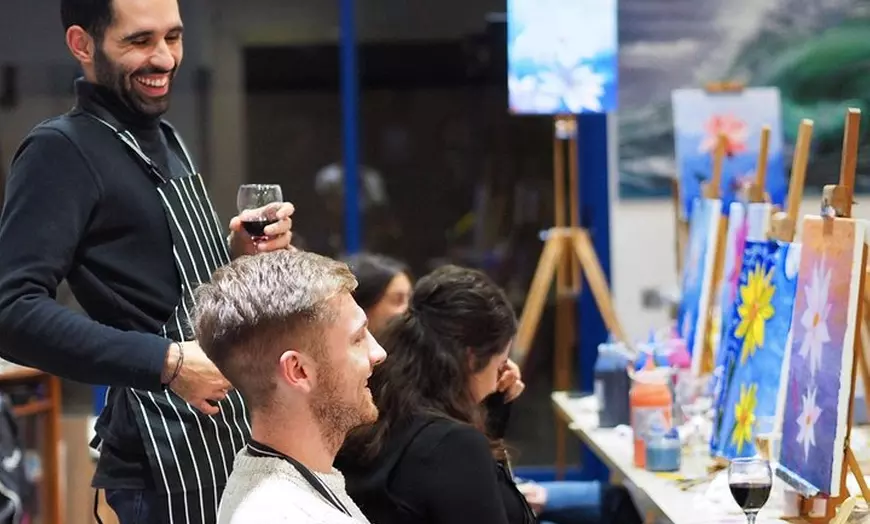 Image 1: Clase de pintura con vino en Barcelona
