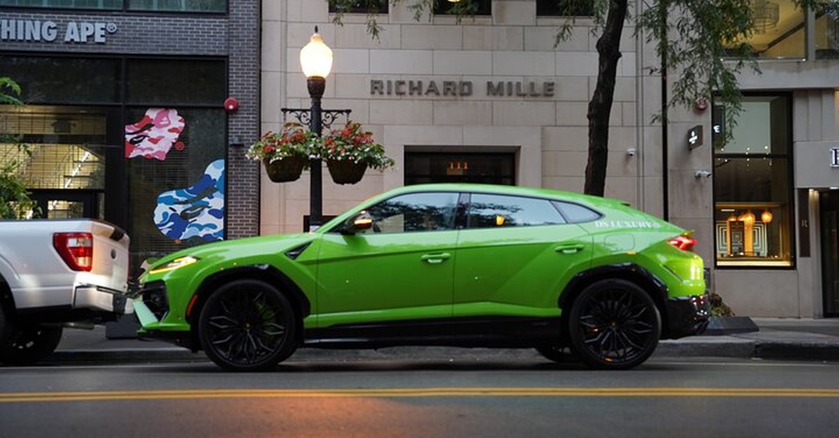 Downtown Chicago City Tour In a Lamborghini[60 Minute Experience]