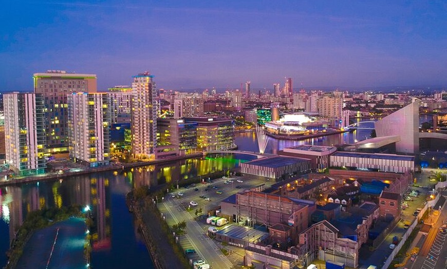 Image 2: Manchester Airport Taxi Transfers Service