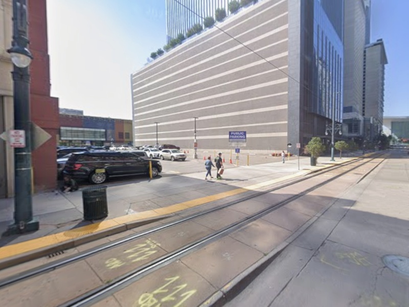 Parking at 1514 California St. Lot