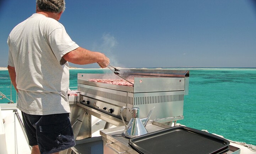 Image 22: Excursión desde Ibiza a Playa de Illetas en Catamarán con Comida