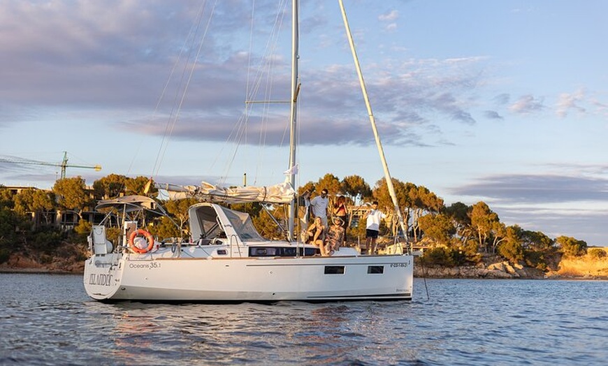 Image 5: Yate a vela privado por la Bahía de Palma y calas cercanas