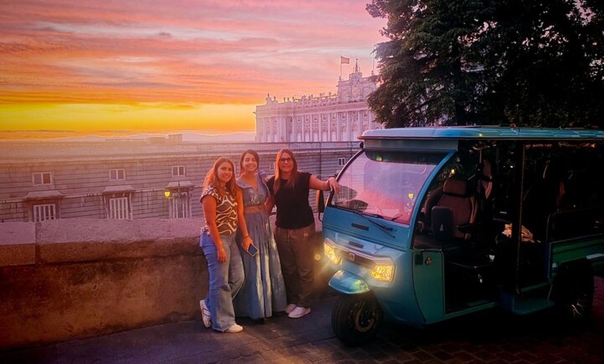 Image 3: Tour Privado con Tuk Tuk Zero: Corazón Histórico. 1h 15min