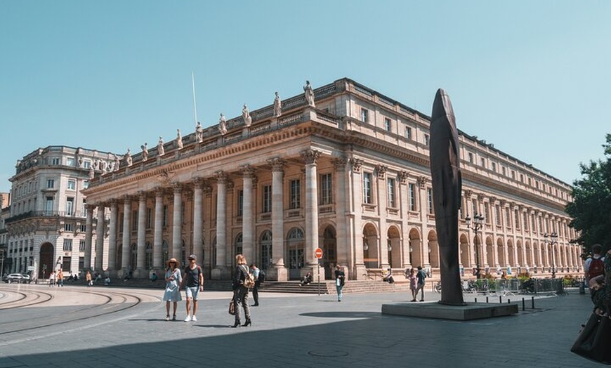 Image 3: Bordeaux, visite avec une locale en petit groupe