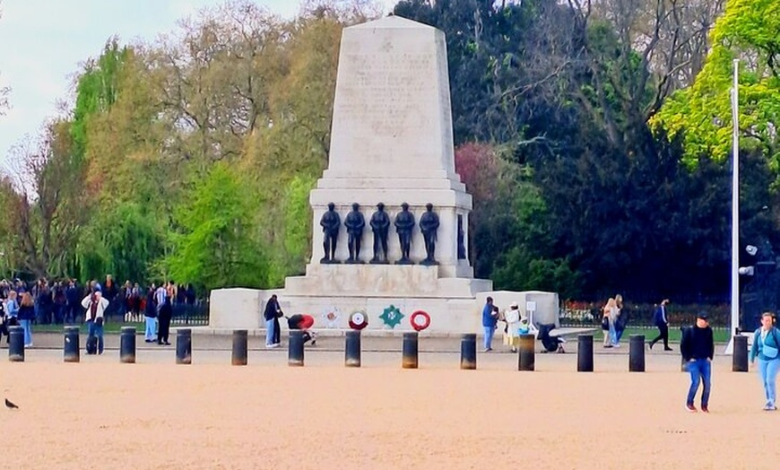 Image 8: London Special Twenty Sights One Tour