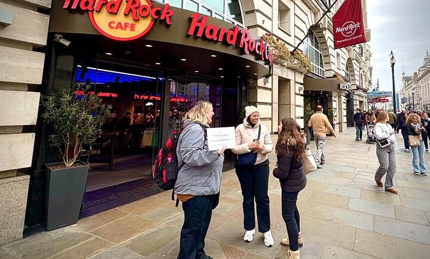Image 10: Taylor Swift London Boy Walking Tour