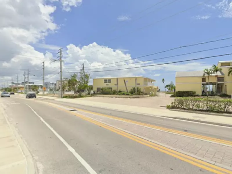 Parking at 2316 Estero Blvd. Lot