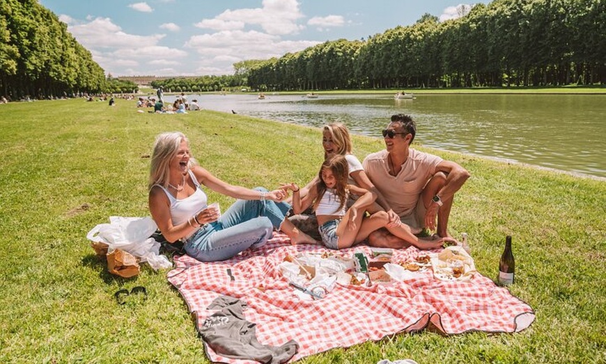 Image 2: Visite en vélo du château de Versailles et visite gastronomique ave...