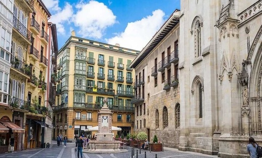 Image 2: Tour privado a pie por Bilbao