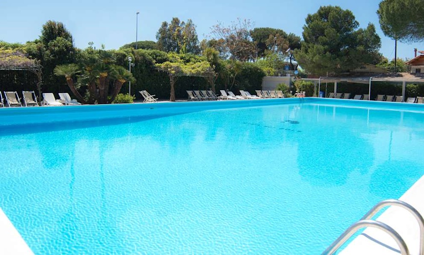 Image 2: ✈ APULIË | Giovinazzo - Hotel Riva del Sole 4*, 4 nachten - Aan zee