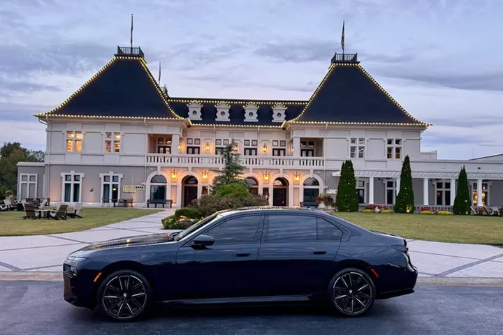 Luxury Airport Transfer in a BMW I7 E Drive 50