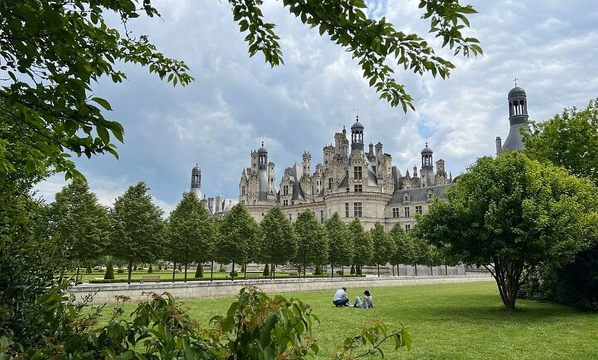 Image 12: Visite privée au départ de Paris: 3 Châteaux de Loire & dégustation...