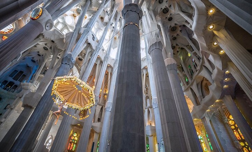 Image 2: Tour en grupo pequeño por la Sagrada Familia