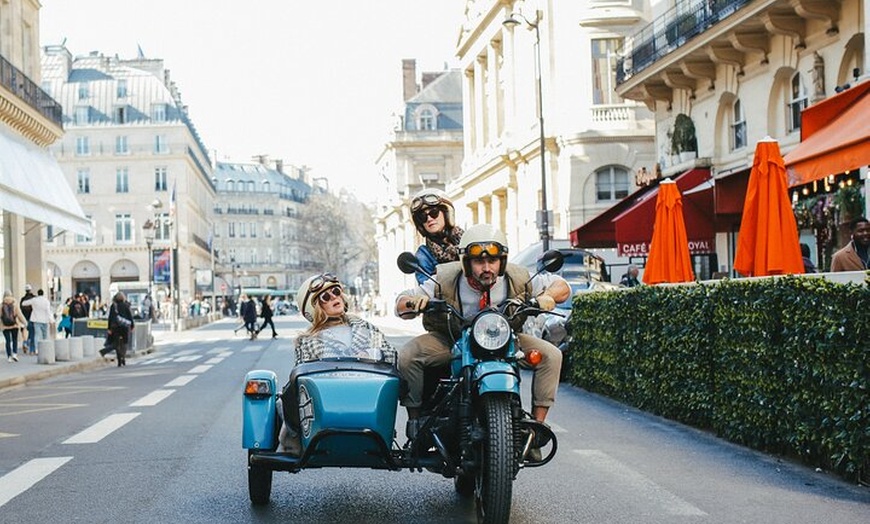 Image 1: VISITE VINTAGE D'UNE DEMl-JOURNÉE EN SIDE-CAR (2 HEURES)