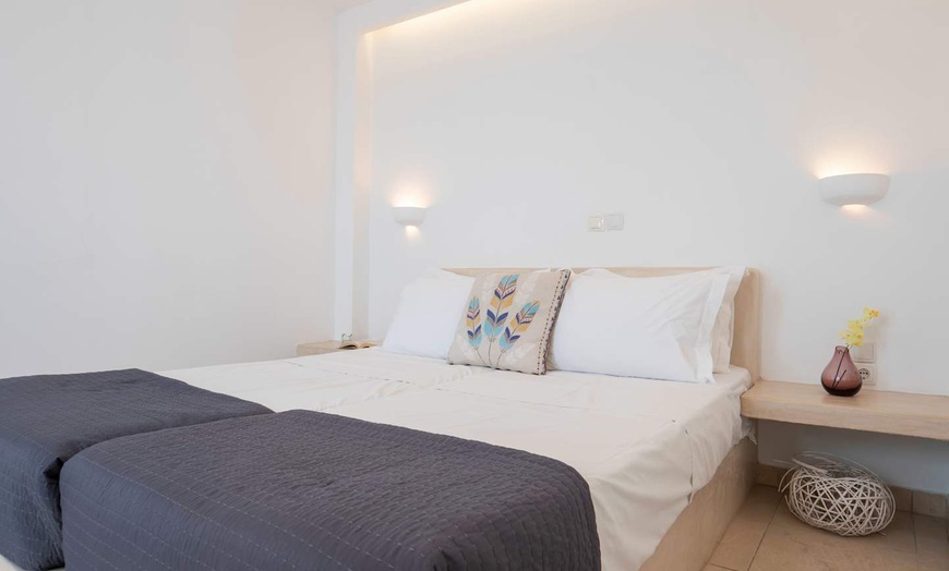 Image 2: ✈ SANTORINI | Perivolos - Bella Santorini 4*, 3 nights - Outdoor sw...