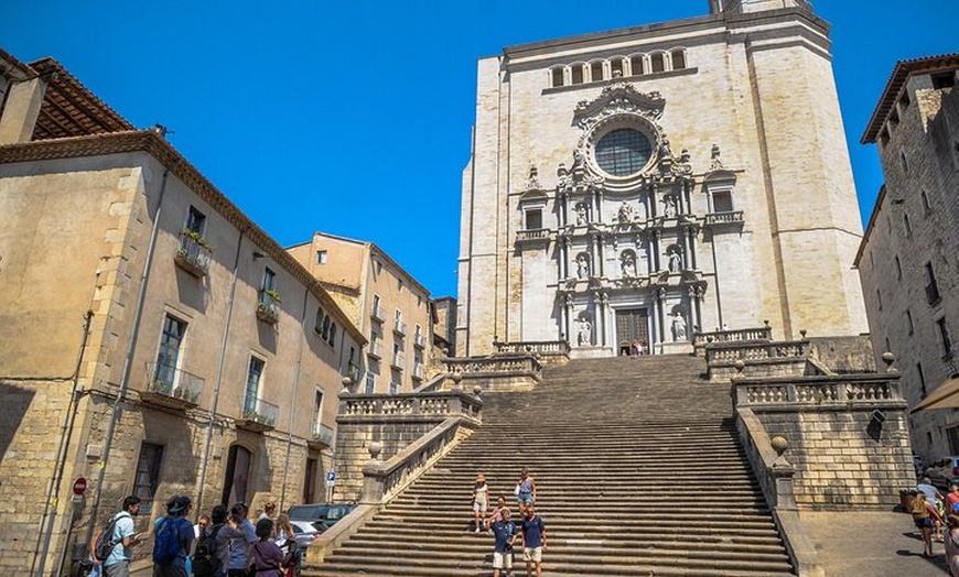 Image 2: Excursión a Girona y Costa Brava con almuerzo tradicional de paella...