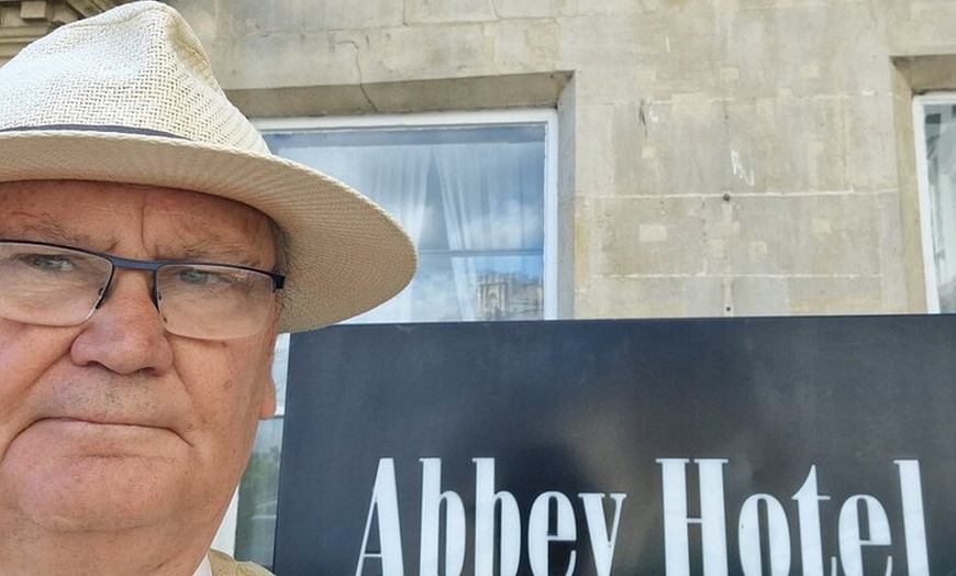 Image 10: Exceptional Bath tour guide making your visit splendidly memorable.