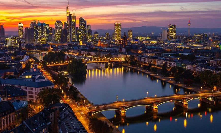 Image 3: 8-stündige private Stadtrundfahrt durch Frankfurt mit NordWestZentrum