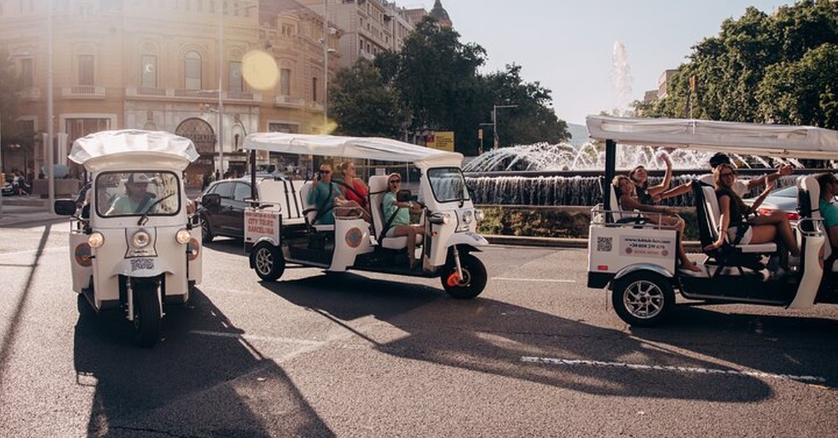 Tour en tuk tuk por Barcelona durante 3 horas