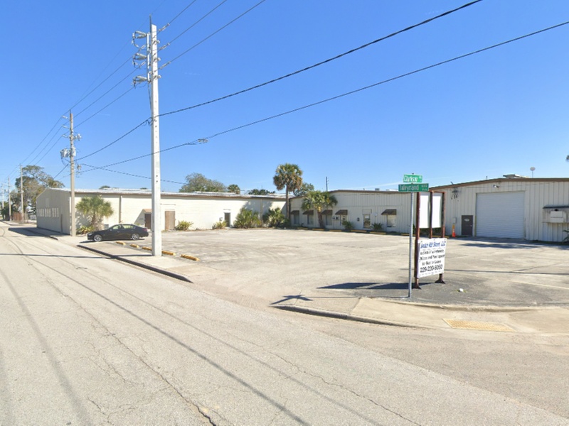 Parking at 1850 Wambolt St. Lot