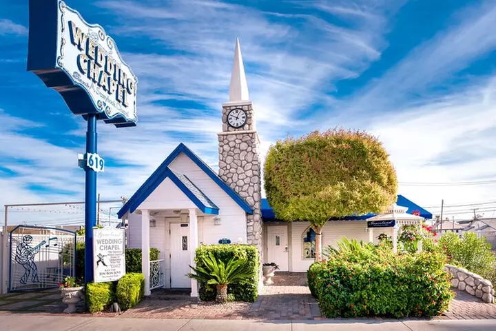 Elvis Themed Wedding or Vow Renewal at Graceland Wedding Chapel