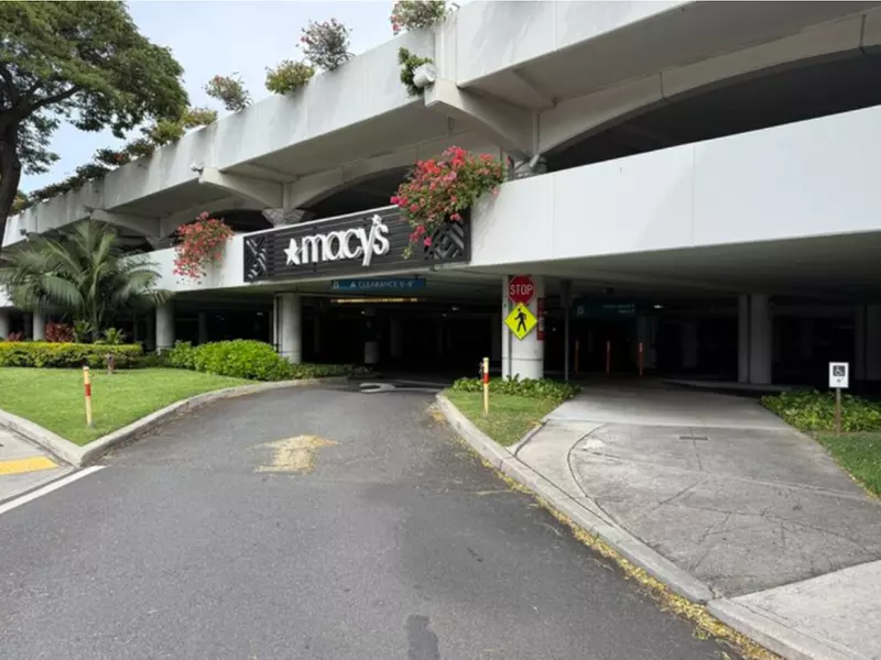 Parking at P1706 - Ala Moana Center - Macy Ground Garage