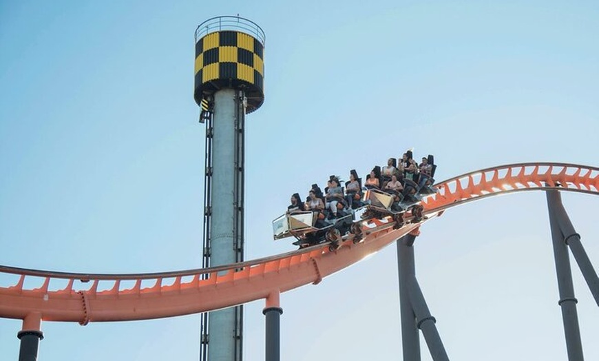 Image 4: Entrada al Parque de Atracciones de Madrid