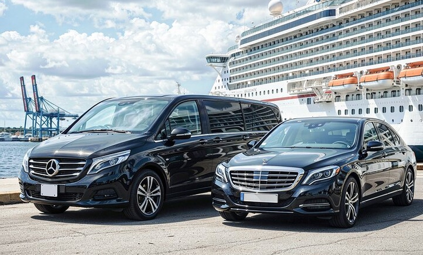 Image 8: Southampton to Gatwick Private Taxi Transfers