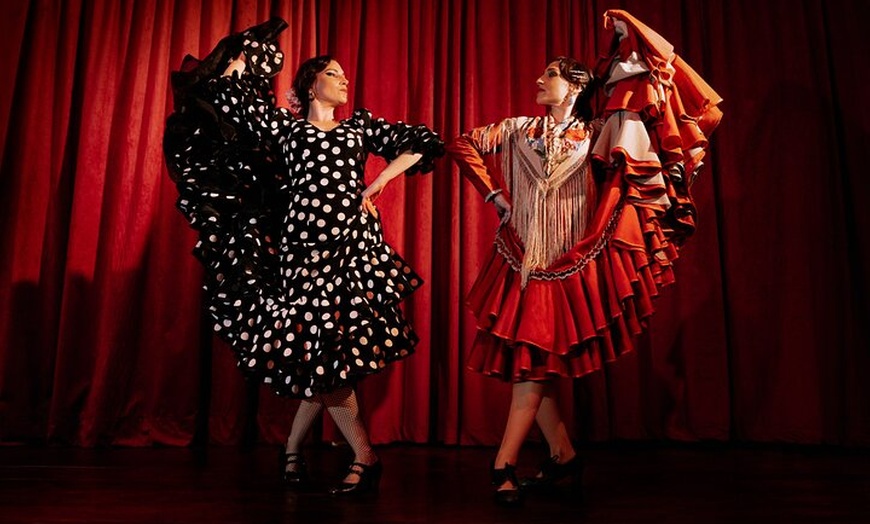 Image 2: Espectáculo de flamenco en el Palacio Dalmases de Barcelona