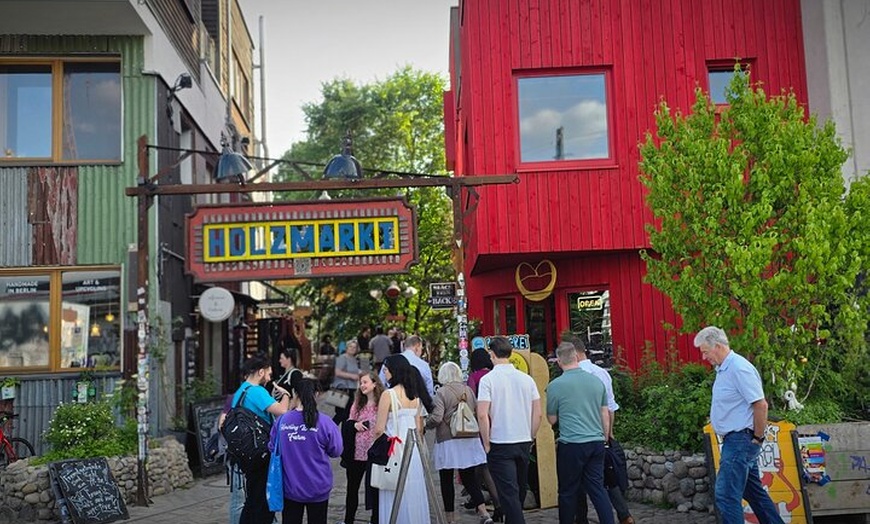 Image 19: Berlin VIP TOUR - Private Bus Tour inklusive Chauffeur und Guide