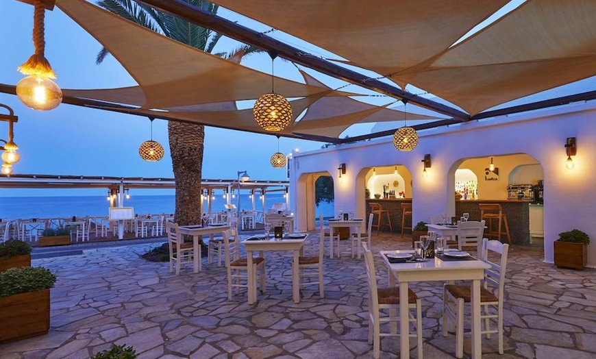 Image 10: ✈ SANTORIN | Kamari - Hotel Sunshine Santorini 3* - Bord de mer