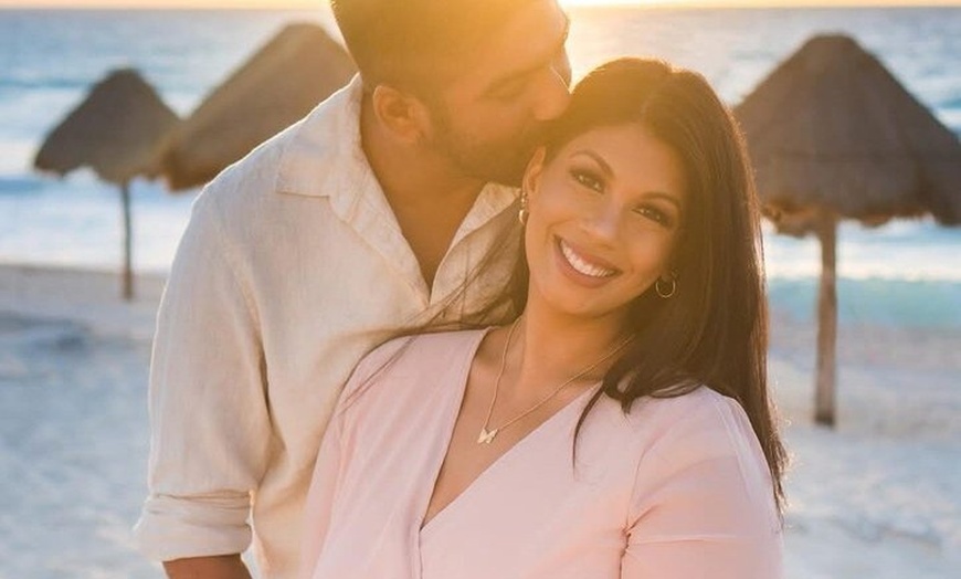 Image 31: Cancun Romantic Beach Photoshoot