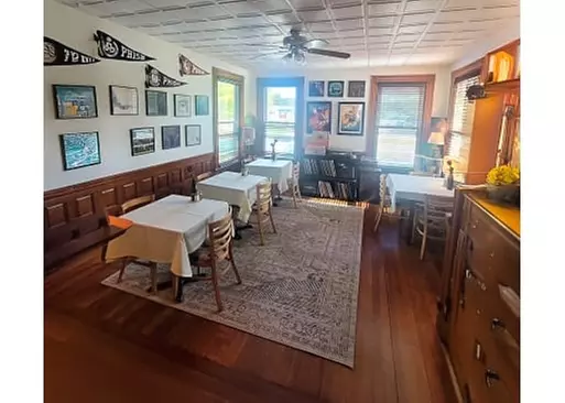 5% Cash Back at Stomping Grounds Grille