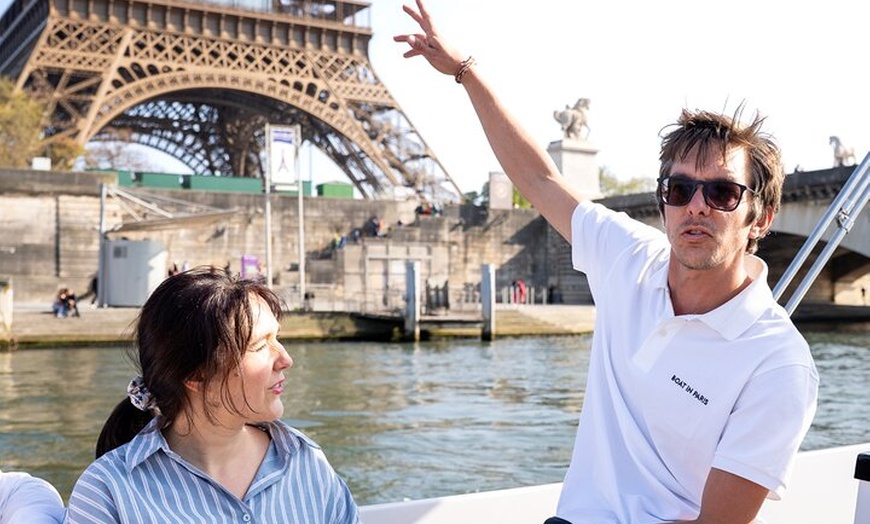 Image 3: Excursion privée en bateau à Paris avec Rosé et Macarons