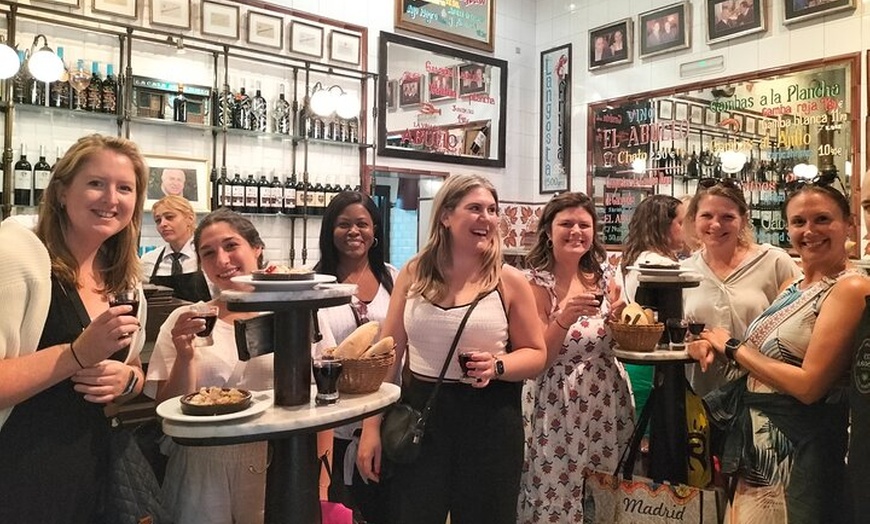 Image 14: Tour de tapas e historia que termina con churros con chocolate