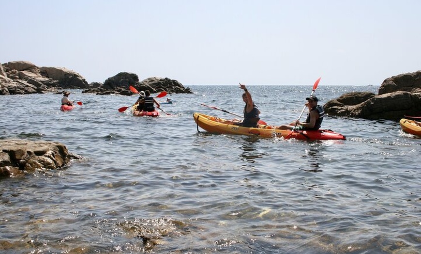 Image 3: Excursión Guiada Kayak y Snorkel en la Costa Brava: Sant Feliu