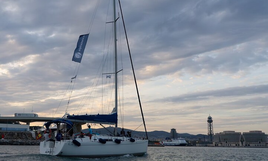 Image 6: Barcelona Coastal Sailing (barra libre, parada de merienda y nataci...