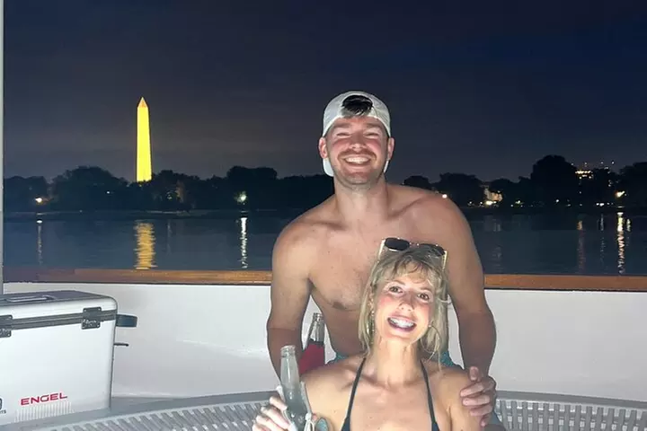 Luxury Private Hot Tub Boat of DC Potomac Monuments Tub up to 20