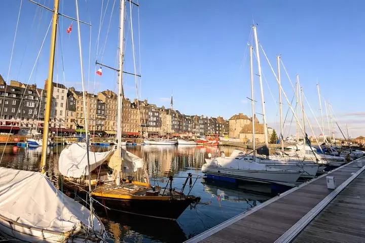 Excursion d'une journée à Étretat et Honfleur au départ de Paris Pe...