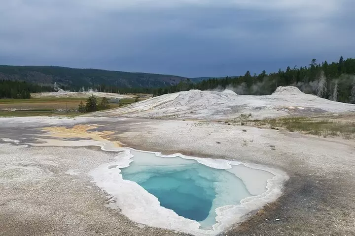 Yellowstone's Upper Geyser Basin: A Self-Guided Audio Tour