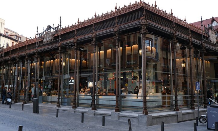 Image 8: Madrid : Tour a pie por La Latina con bebida y tapas tradicionales