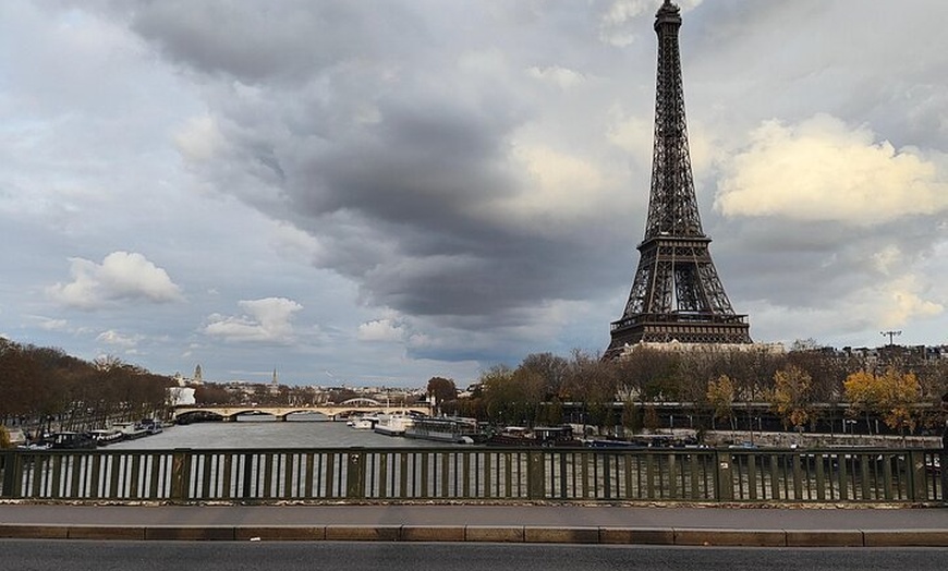 Image 25: Visite de l'ascenseur de la Tour Eiffel au deuxième étage et option...