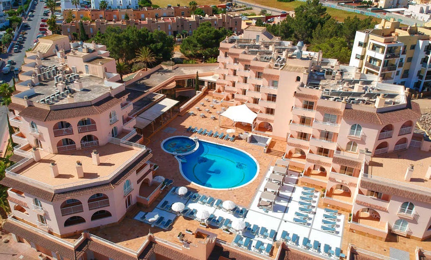 Image 14: ✈ IBIZA | Bahía de Sant Antoni - Rosamar Ibiza Hotel 3* - Appart'hôtel