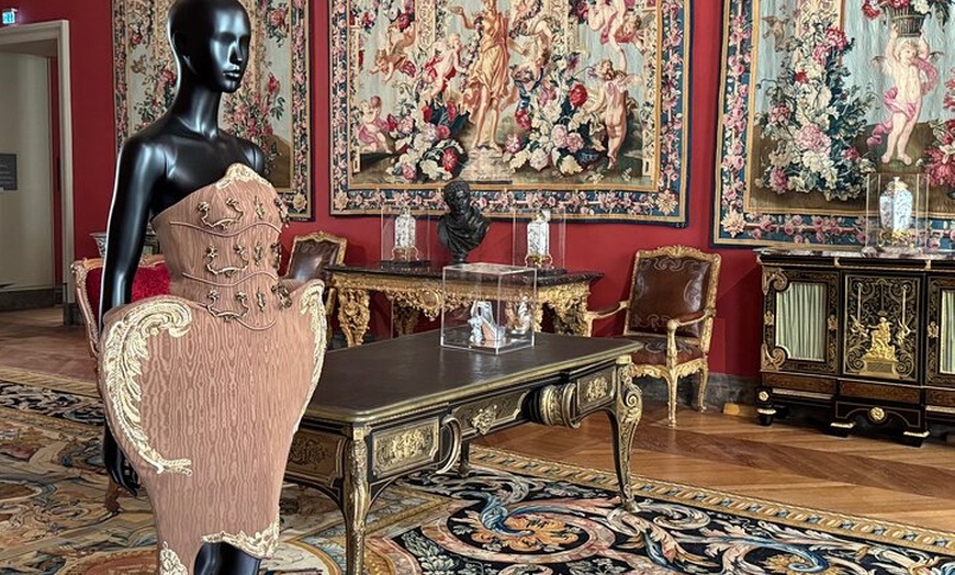 Image 3: Visite guidée privée du Louvre Fashion Expo