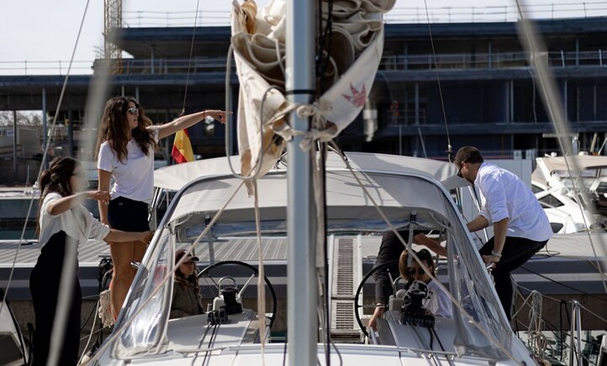 Image 26: Yate a vela privado por la Bahía de Palma y calas cercanas