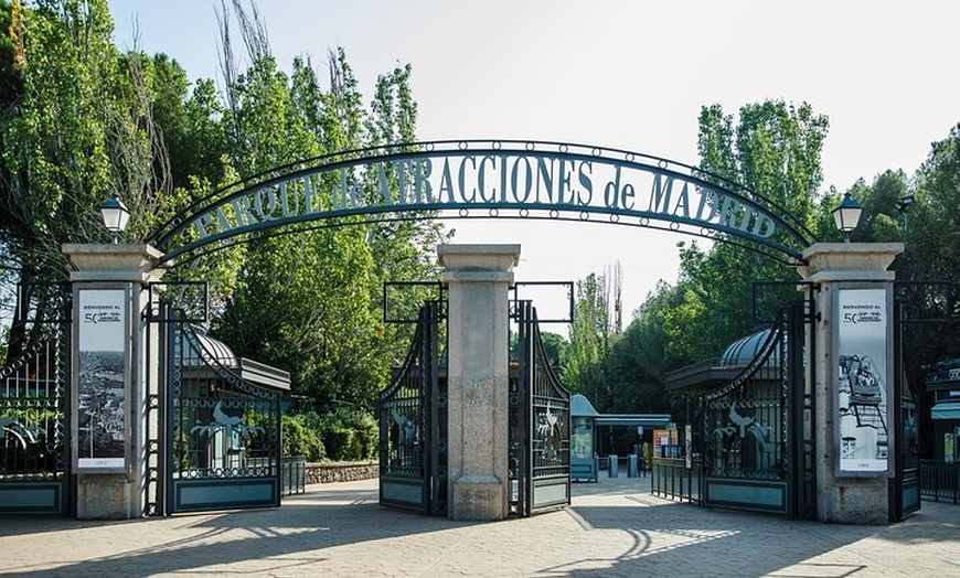 Image 3: Entrada al Parque de Atracciones de Madrid