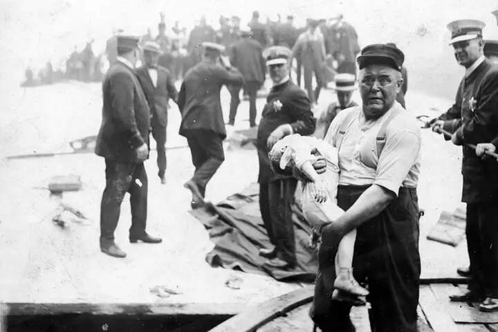 Chicago's Dark Side: Ghosts, Gangsters, and True Crime Tour