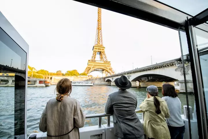 Croisière guidée privée sur Seine avec Champagne - Primary Image
